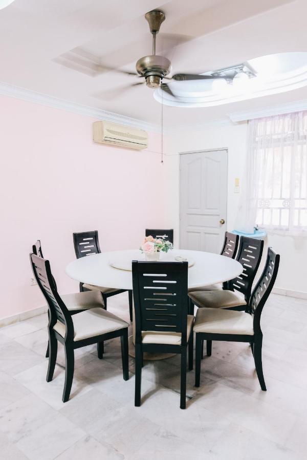 Clover Homestay Hostel